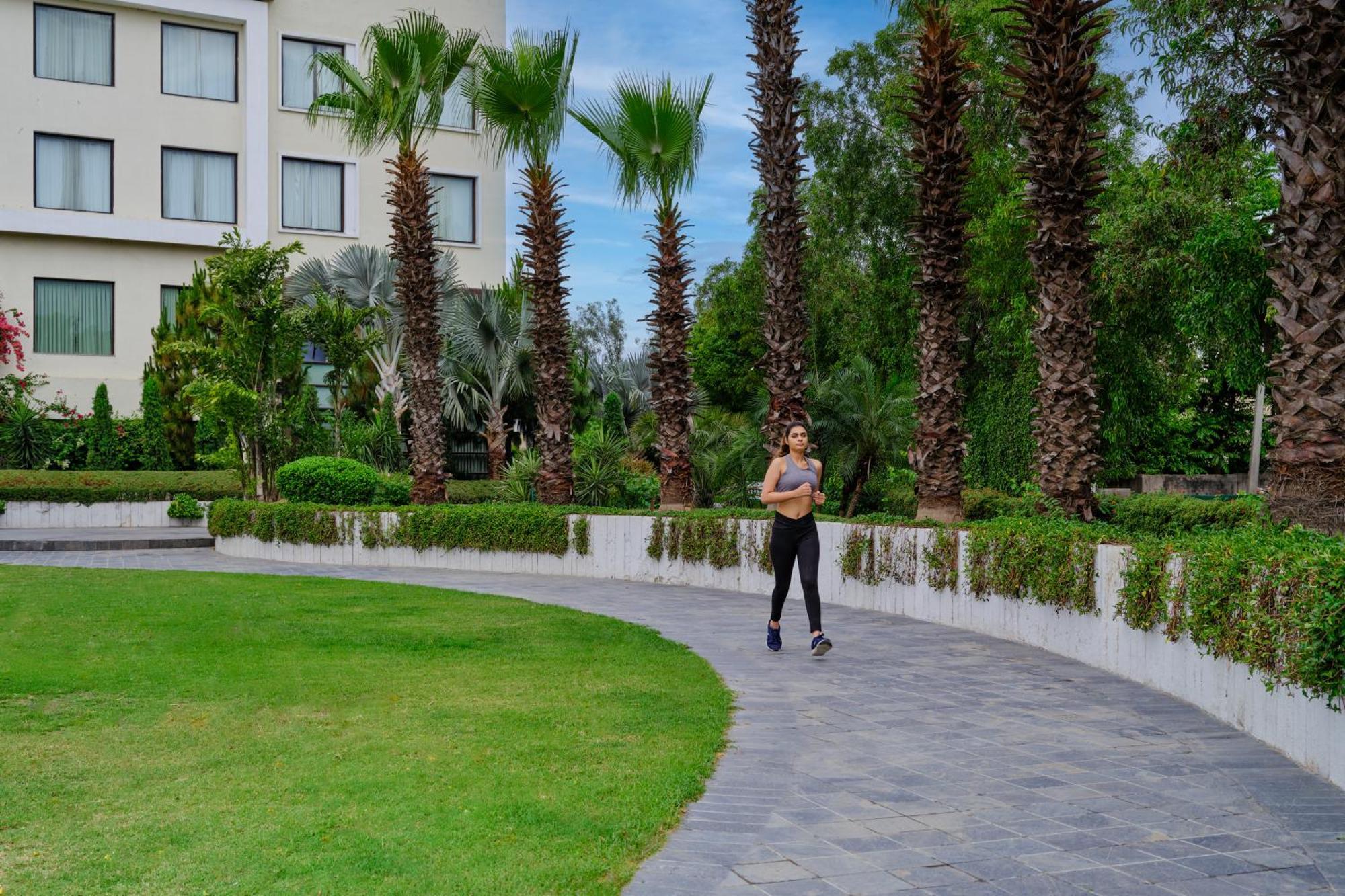 Best Western Country Woods Ambala Bagian luar foto