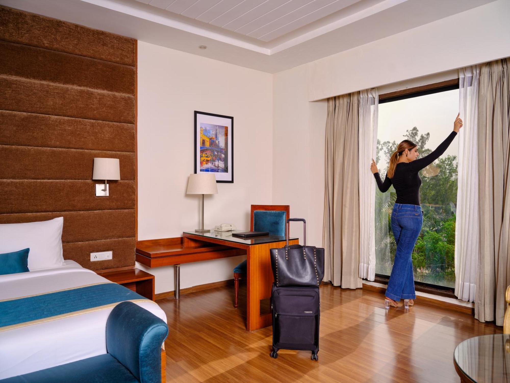 Best Western Country Woods Ambala Bagian luar foto