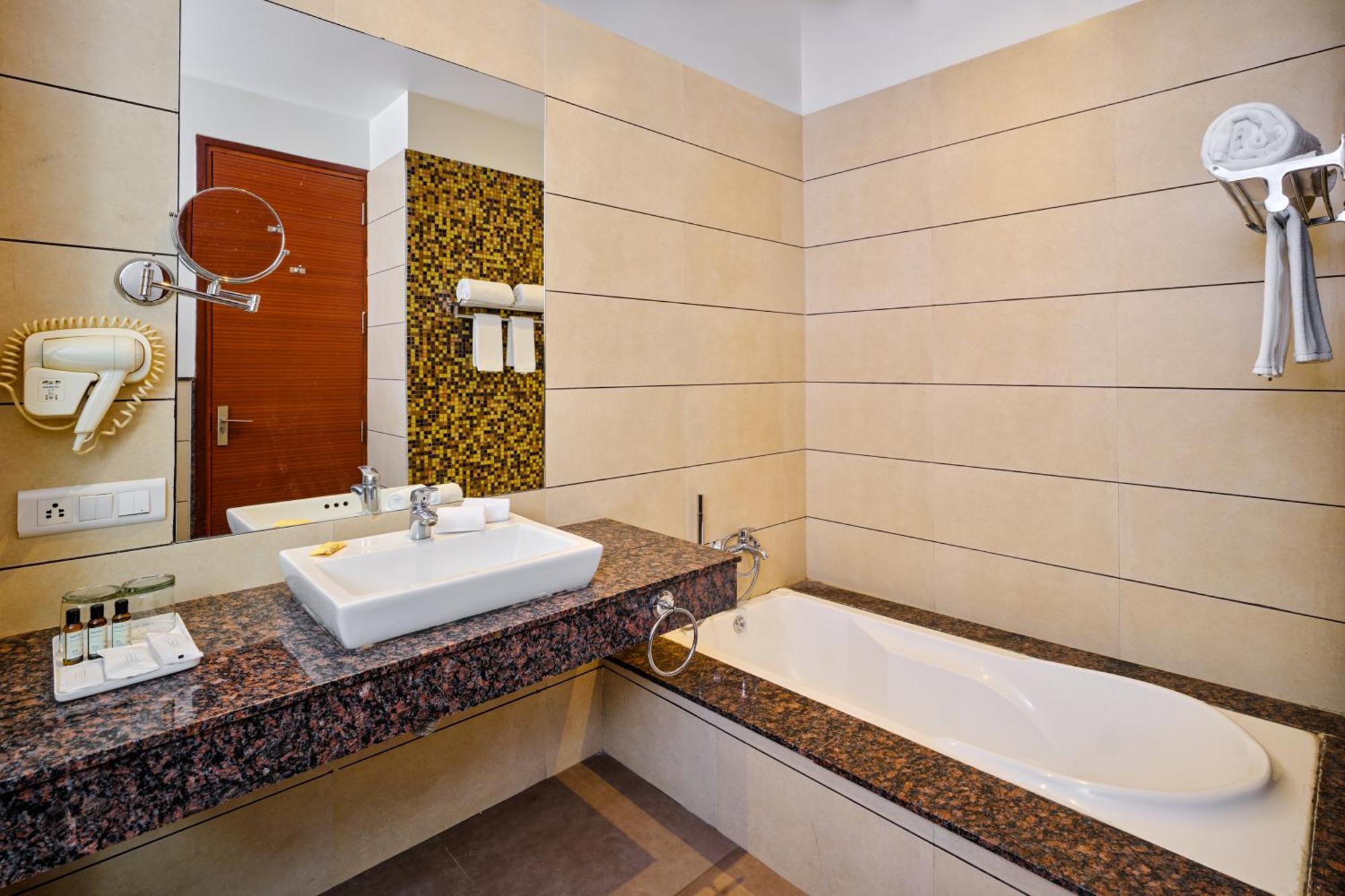 Best Western Country Woods Ambala Bagian luar foto